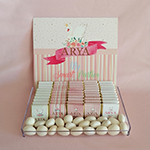 Madlen Bebek Çikolatası - Çikolata Dolgulu Badem Şekeri - Gold Swan Konsept - Pleksi Kutu