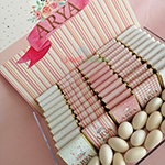 Madlen Bebek Çikolatası - Çikolata Dolgulu Badem Şekeri - Gold Swan Konsept - Pleksi Kutu