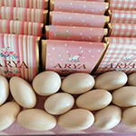 Madlen Bebek Çikolatası - Çikolata Dolgulu Badem Şekeri - Gold Swan Konsept - Pleksi Kutu