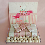 Madlen Bebek Çikolatası - Çikolata Dolgulu Badem Şekeri - Gold Swan Konsept - Pleksi Kutu