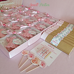 Gold Swan Konsept Madlen Çikolata - Pleksi Kutu- Bar Çikolata - Bebek Şekeri Elbise Magnet - Kürdan Süsü - Duvar Banner